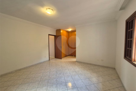 Sobrado à venda com 3 quartos, sendo 1 suíte,  em Vila Fiat Lux, São Paulo, SP