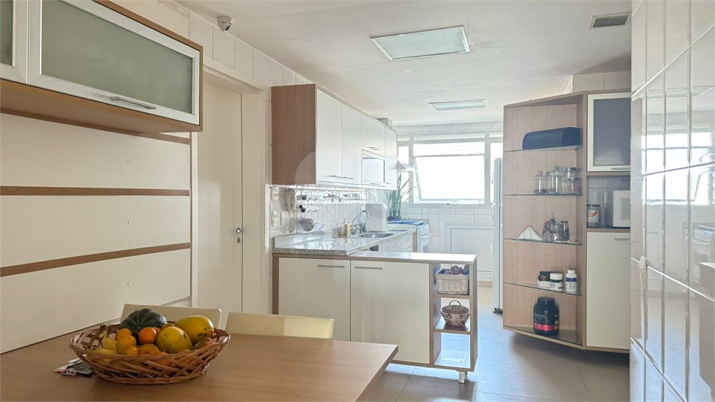 Apartamento à venda com 3 suítes em Moema, São Paulo, SP