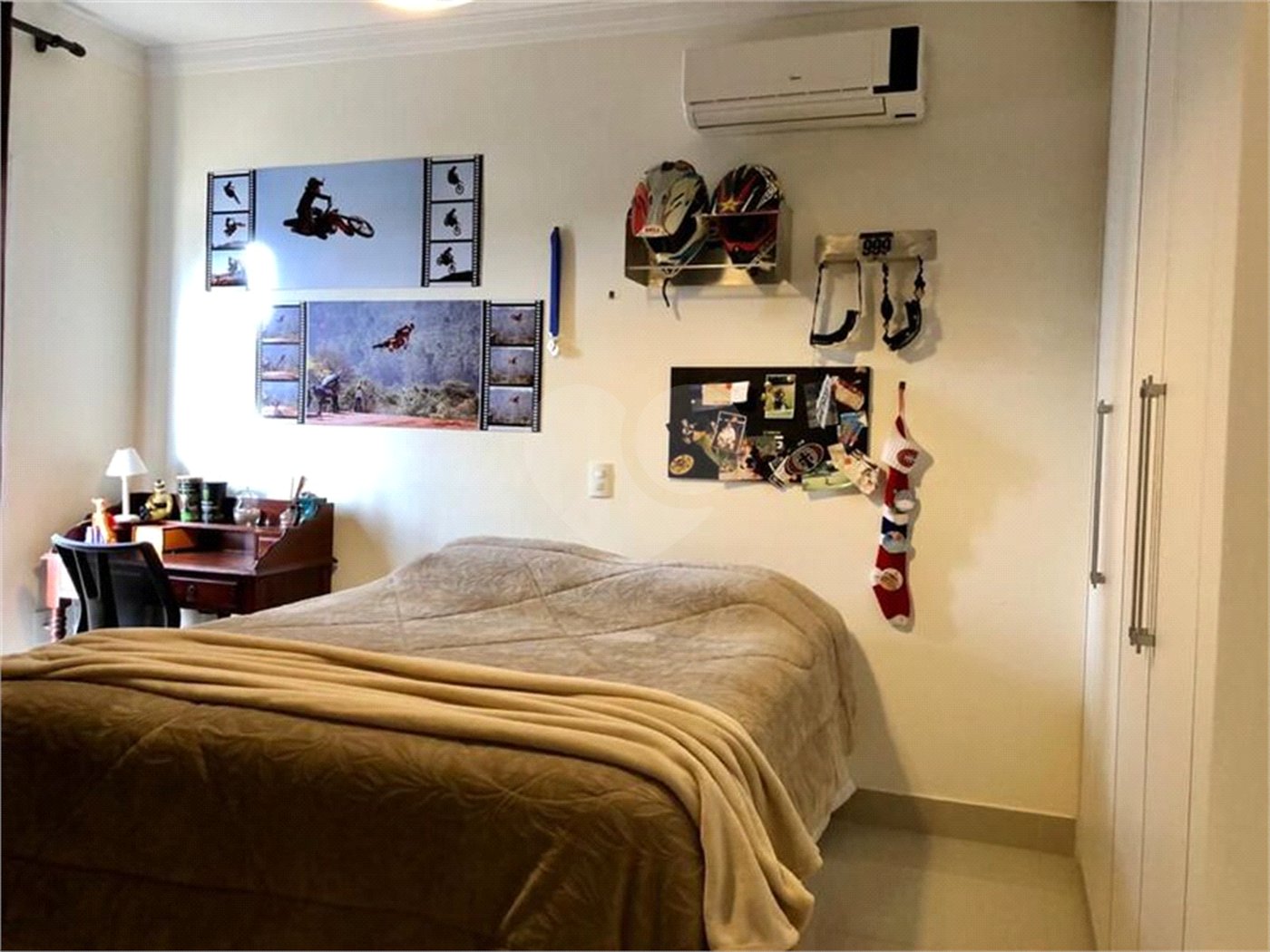 Casa à venda com 4 quartos, sendo 3 suítes, no condomínio Residencial Terra Nobre, Indaiatuba - SP