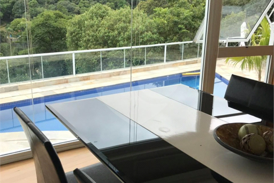 Casa à venda com 4 quartos, sendo 8 suítes, no condomínio Residencial Jd. Ibiratiba, São Paulo - SP