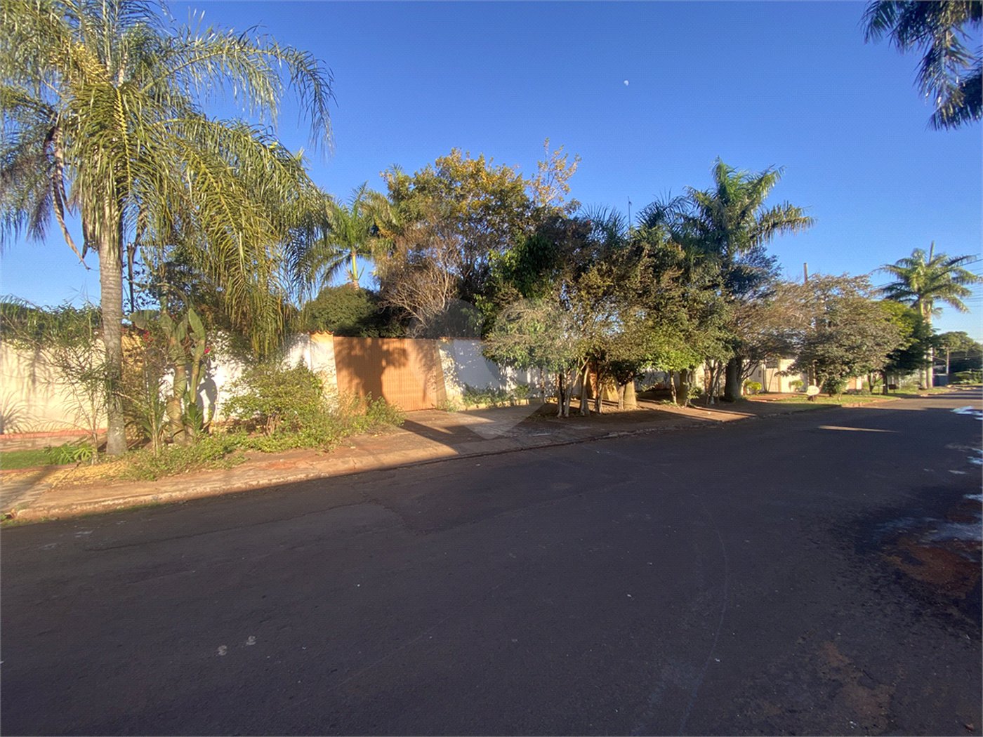 Casa à venda com 3 quartos, sendo 1 suíte, em Parque Residencial Monte Carlo, Ponta Porã, MS