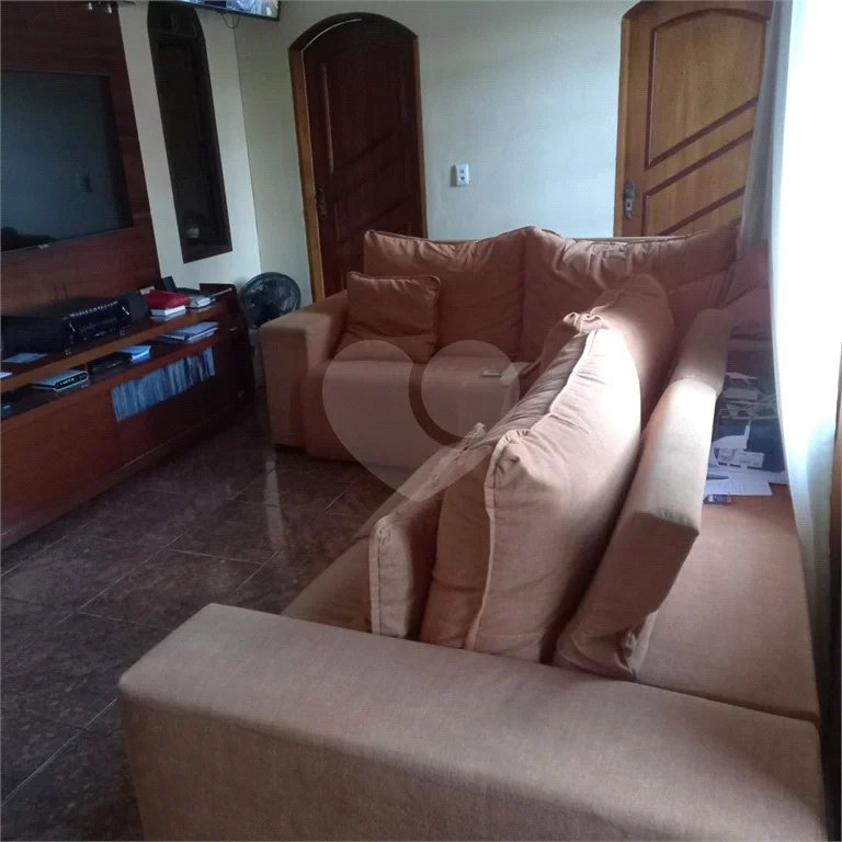 Casa com 260m² , 3 pavimentos , 6 dormitórios , 1 suíte , 3 vagas , a venda no Itaim Paulista.