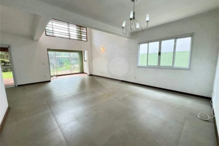Casa à venda com 3 quartos, sendo 1 suíte,  no condomínio Residencial Recanto dos Paturis, Vinhedo - SP
