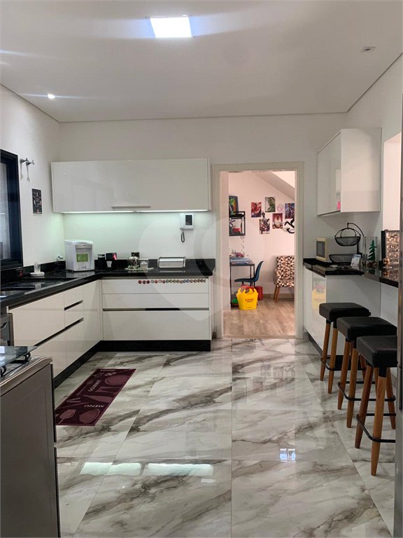 Casa à venda com 4 suítes no condomínio Vila Inglesa, Atibaia - SP