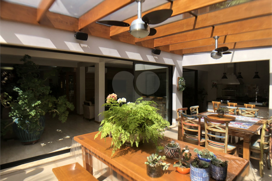Casa à venda com 4 suítes no condomínio Residencial Floresta, São Paulo - SP