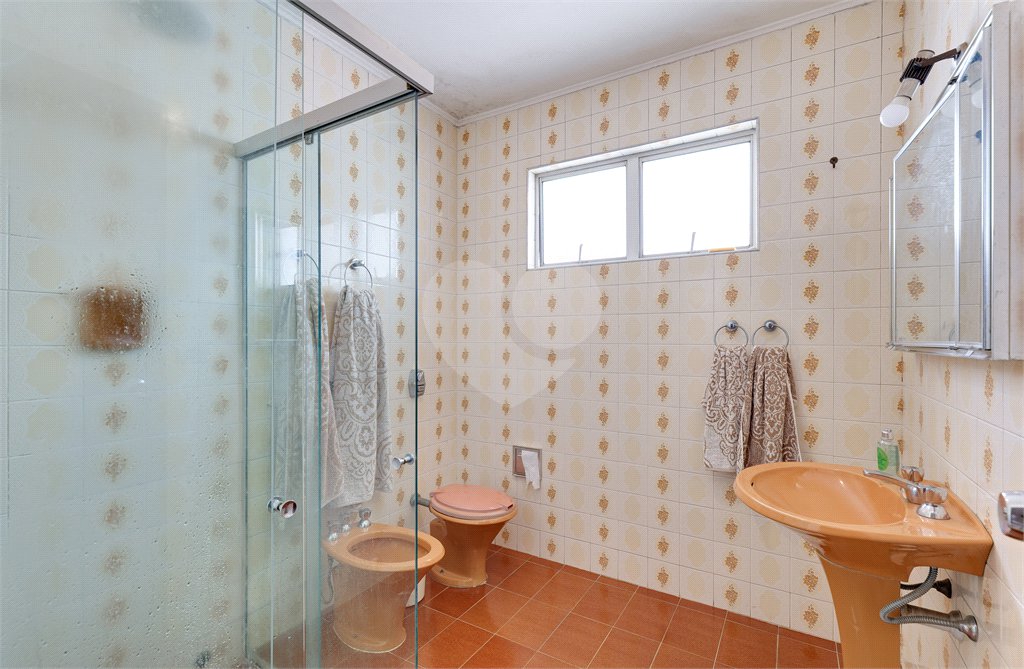 Sobrado à venda com 4 quartos, sendo 1 suíte, em Granja Julieta, São Paulo, SP