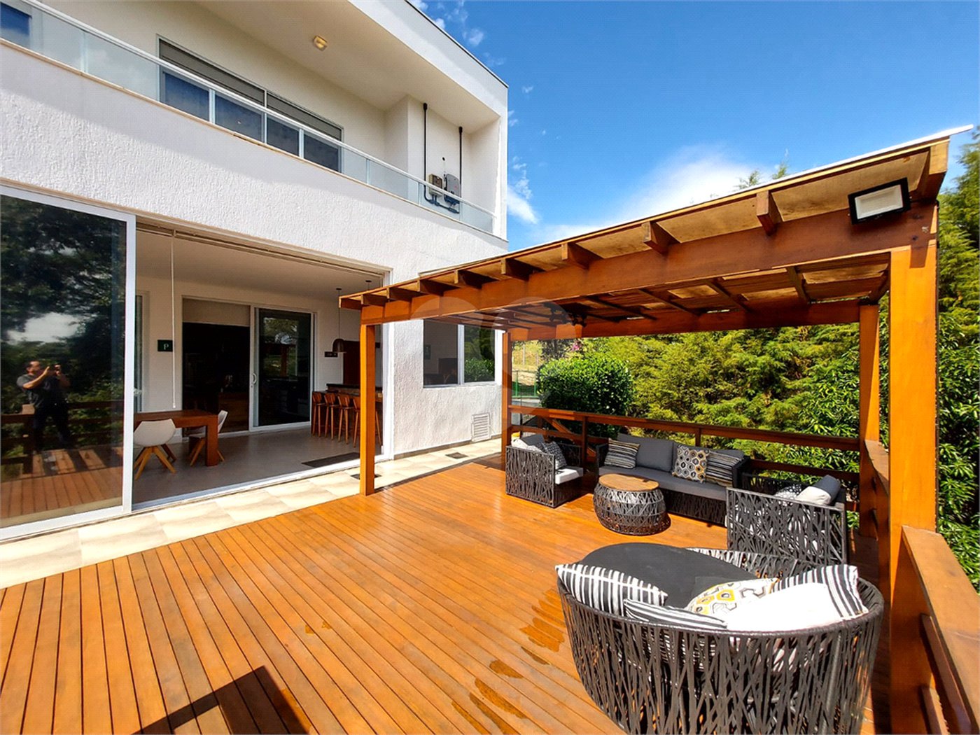 Casa à venda ou para alugar com 4 suítes no condomínio Jardim Primavera, Louveira - SP