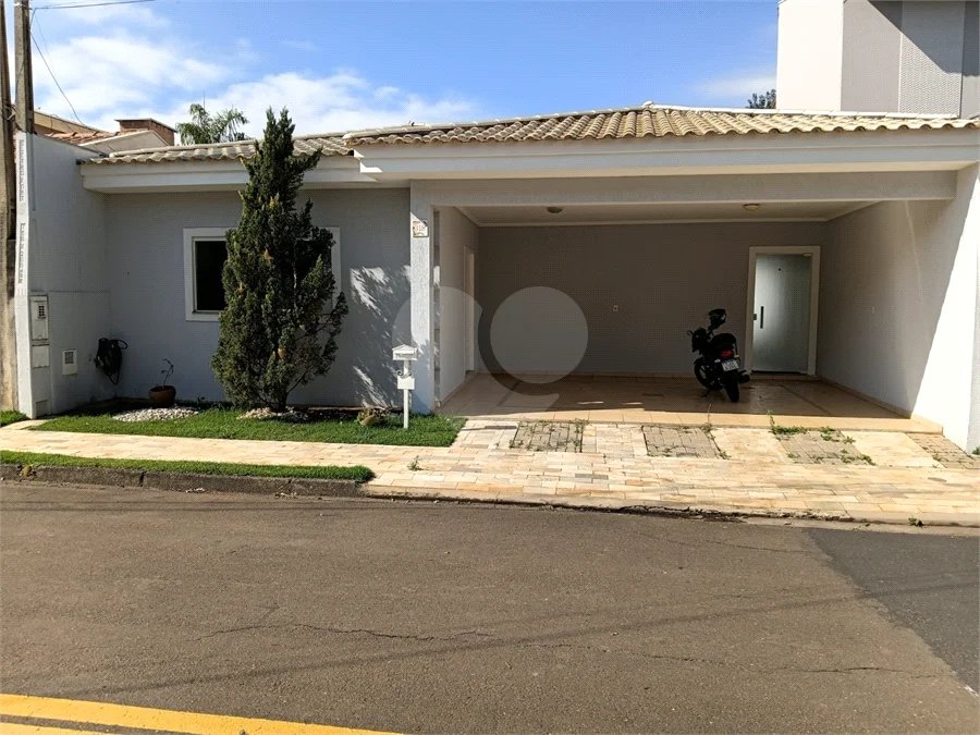 Casa à venda com 3 quartos, sendo 1 suíte,  no condomínio Residencial Eldorado, São Carlos - SP