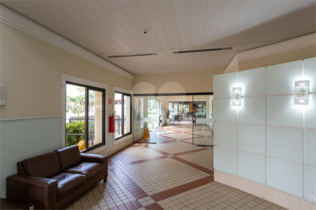 Apartamento à venda com 3 quartos, sendo 1 suíte, em Santo Amaro, São Paulo, SP
