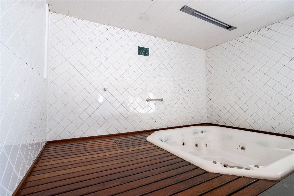 Apartamento à venda com 4 quartos, sendo 3 suítes, em Alto da Boa Vista, São Paulo, SP