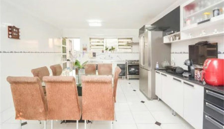 Sobrado à venda com 3 quartos, sendo 1 suíte,  em Vila Galvão, Guarulhos, SP