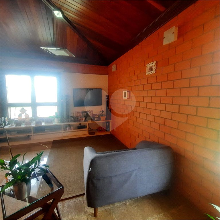 Casa à venda com 6 quartos, sendo 3 suítes, no condomínio Estância Marambaia, Vinhedo - SP