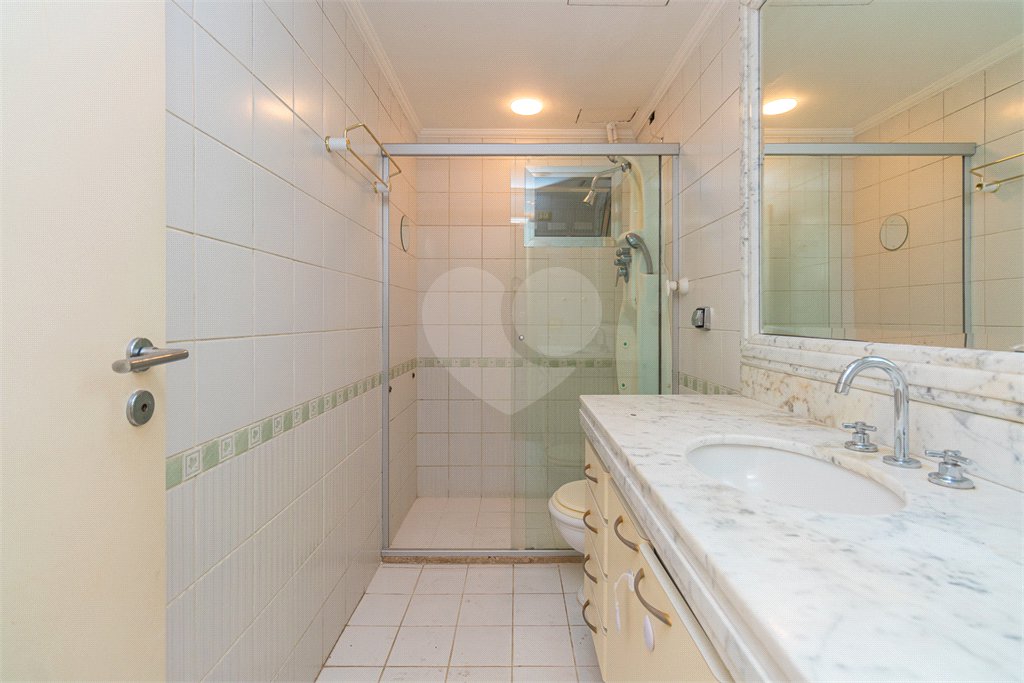 Apartamento à venda com 3 quartos, sendo 1 suíte, em Campo Belo, São Paulo, SP