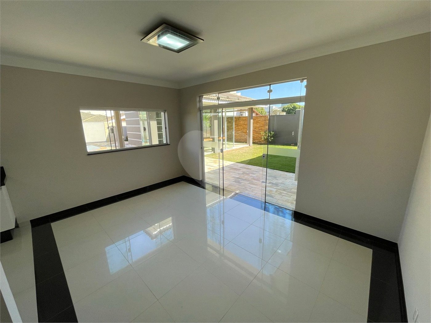 Casa de alto padrão, térrea no condomínio fechado Damha I em São Carlos.