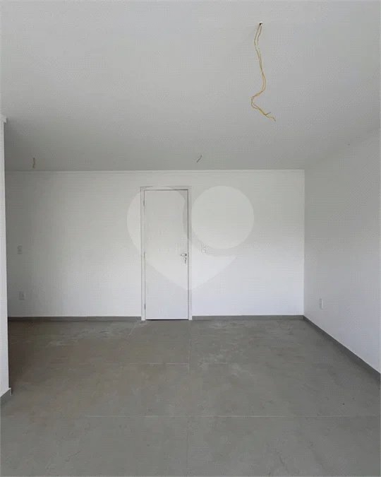 Casa duplex com 4 quartos, piscina e área gourmet, em condomínio com lazer completo e localização estratégica ao lado do Park Shopping.