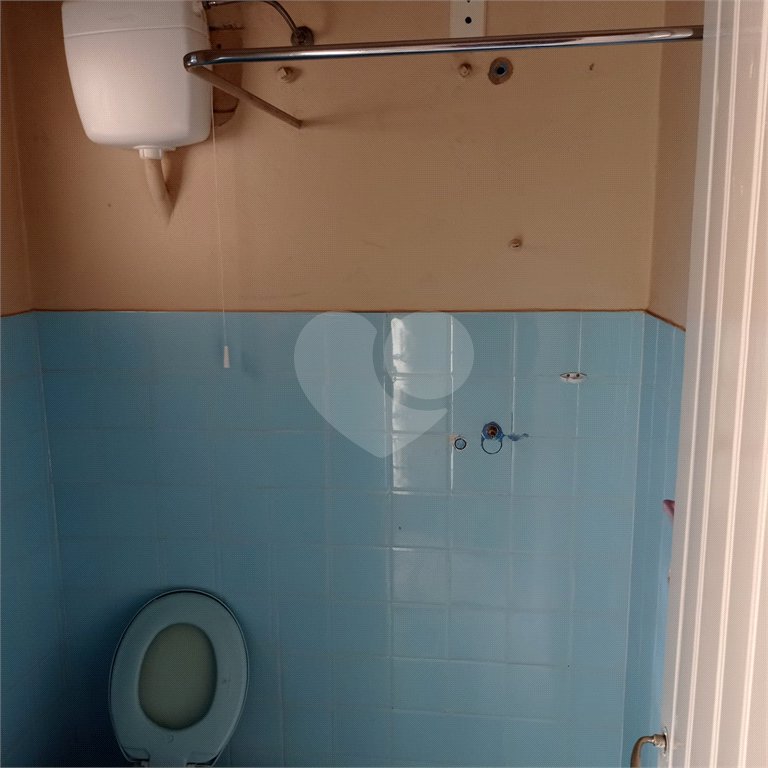 Linda casa no centro com 3 quartos.
