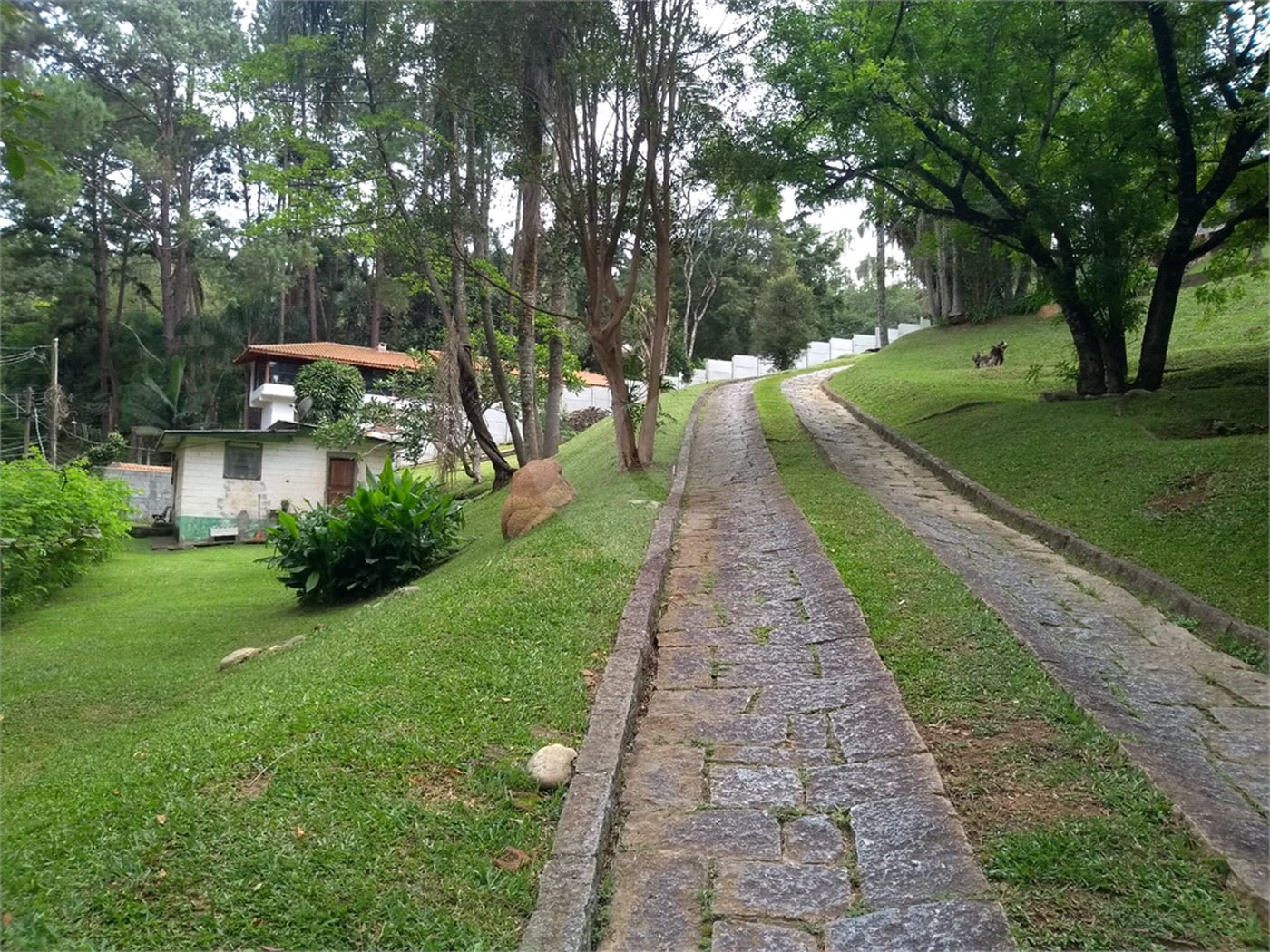 Casa à venda com 3 quartos, sendo 1 suíte, no condomínio Cinco Lagos, Mairiporã - SP