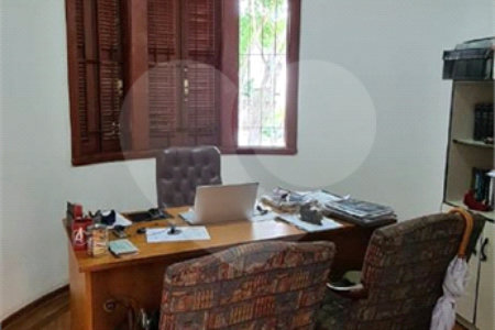 Sobrado à venda com 4 quartos, sendo 1 suíte, em Pacaembu, São Paulo, SP