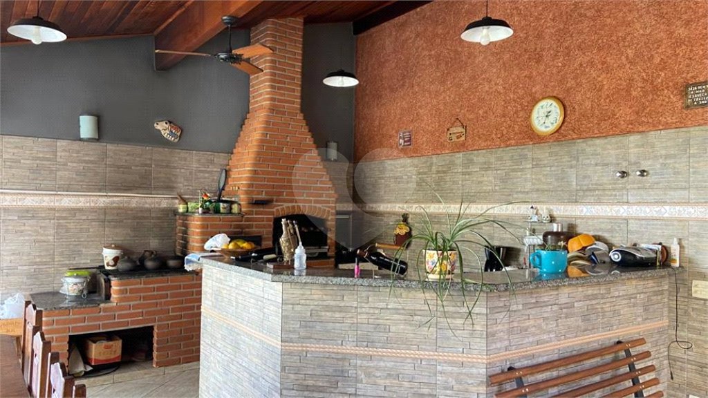 Casa à venda com 4 quartos, sendo 3 suítes, no condomínio Terras de Mont Serrat, Salto - SP