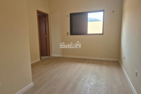 Casa à venda com 3 suítes em Vila Petrópolis, Atibaia, SP