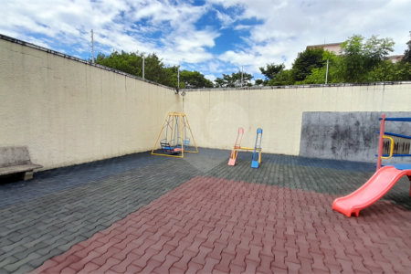 Casa à venda com 3 quartos, sendo 1 suíte, no condomínio Residencial Jardins, São Bernardo do Campo - SP