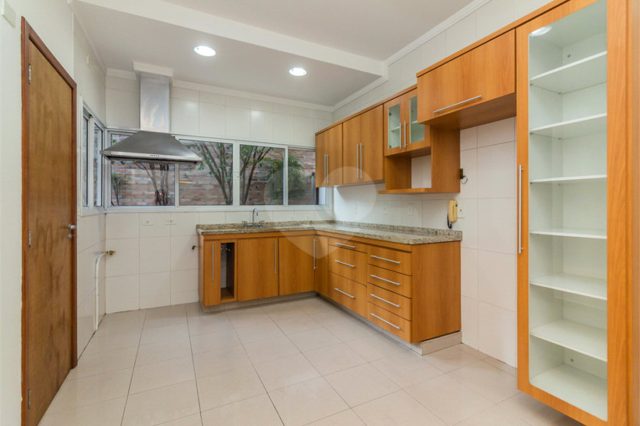 Sobrado à venda com 4 quartos, sendo 3 suítes,  em Tremembé, São Paulo, SP