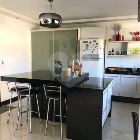 Casa à venda com 4 suítes no condomínio Aruã, Mogi das Cruzes - SP