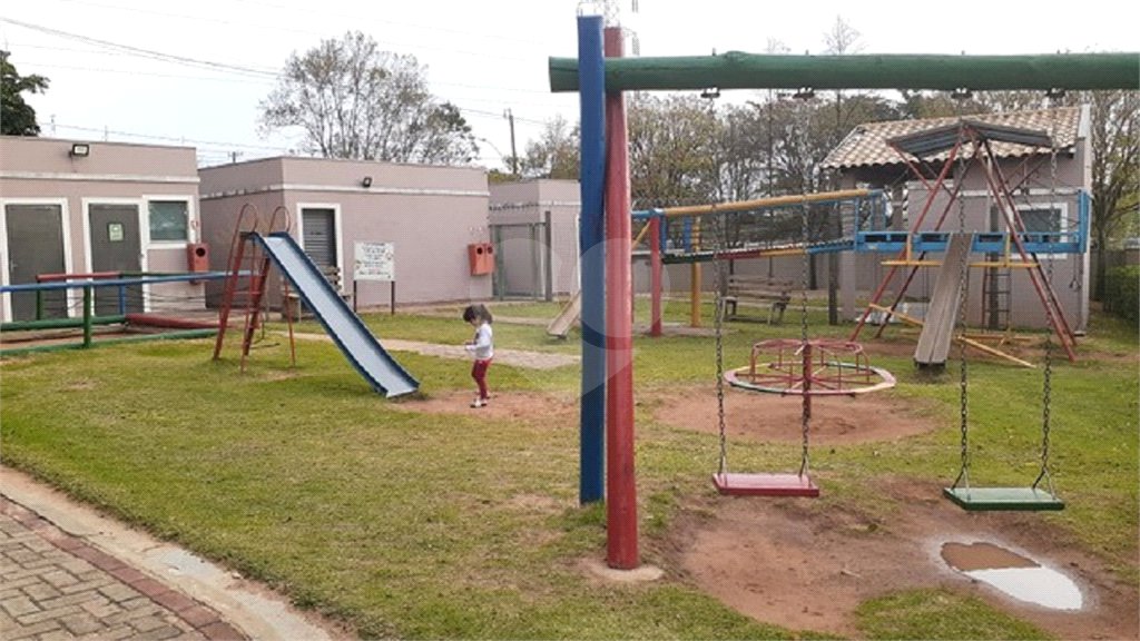 Apartamento no Condomínio Monte Azul .