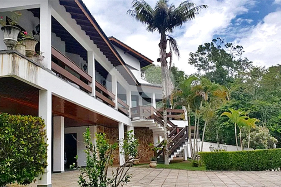 Casa à venda com 4 suítes no condomínio Alpes da Cantareira, Mairiporã - SP