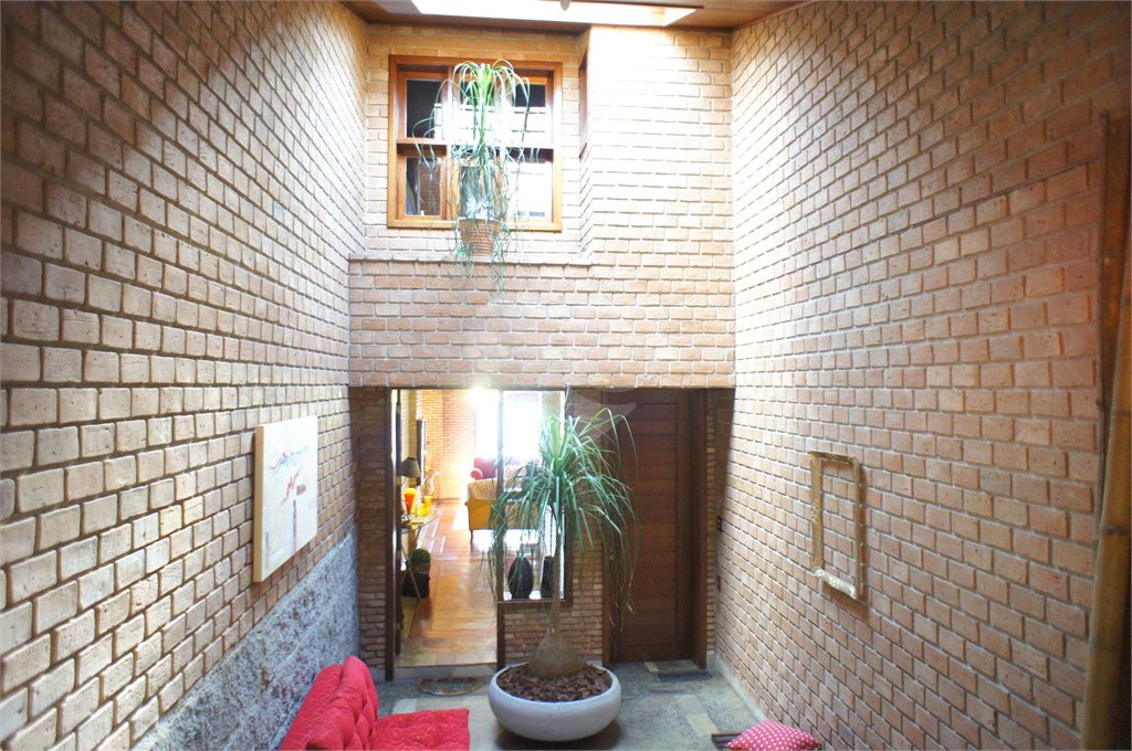 Casa à venda com 4 quartos, sendo 1 suíte,  em Vila Suissa, Mogi das Cruzes, SP