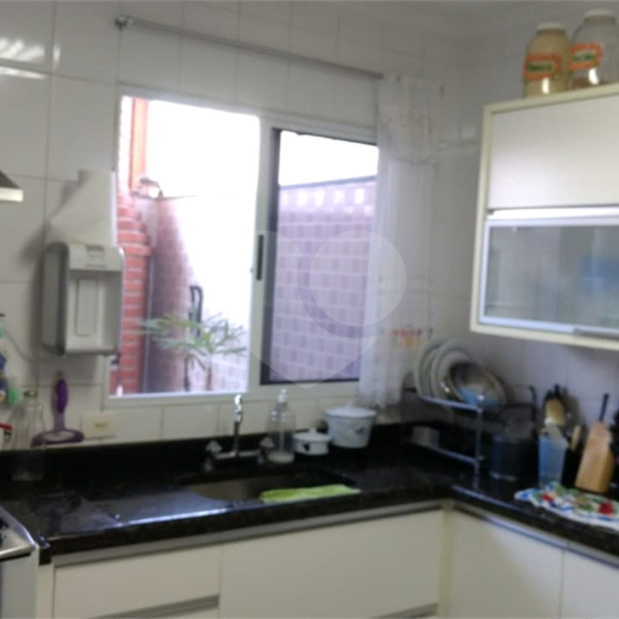 Casa à venda com 3 quartos, sendo 1 suíte, no condomínio Residencial Água Fria, São Paulo - SP