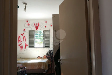 Terreno á venda com 2 casas na Vila Rosália, Guarulhos, SP.