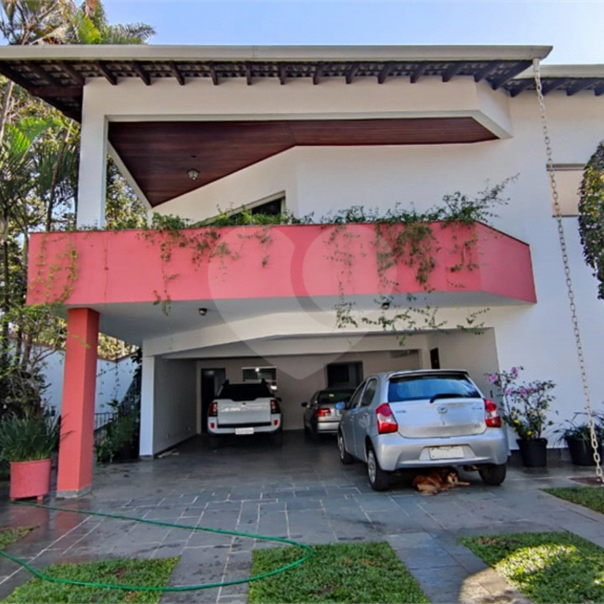 Sobrado à venda com 4 quartos, sendo 2 suítes, em Interlagos, São Paulo, SP