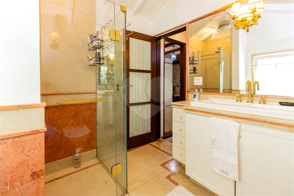 Casa à venda com 3 quartos, sendo 2 suítes,  em Alto da Boa Vista, São Paulo, SP