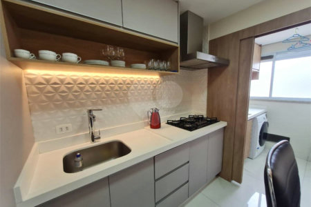 Apartamento à venda com 3 quartos, sendo 1 suíte,  em Vila Anastácio, São Paulo, SP