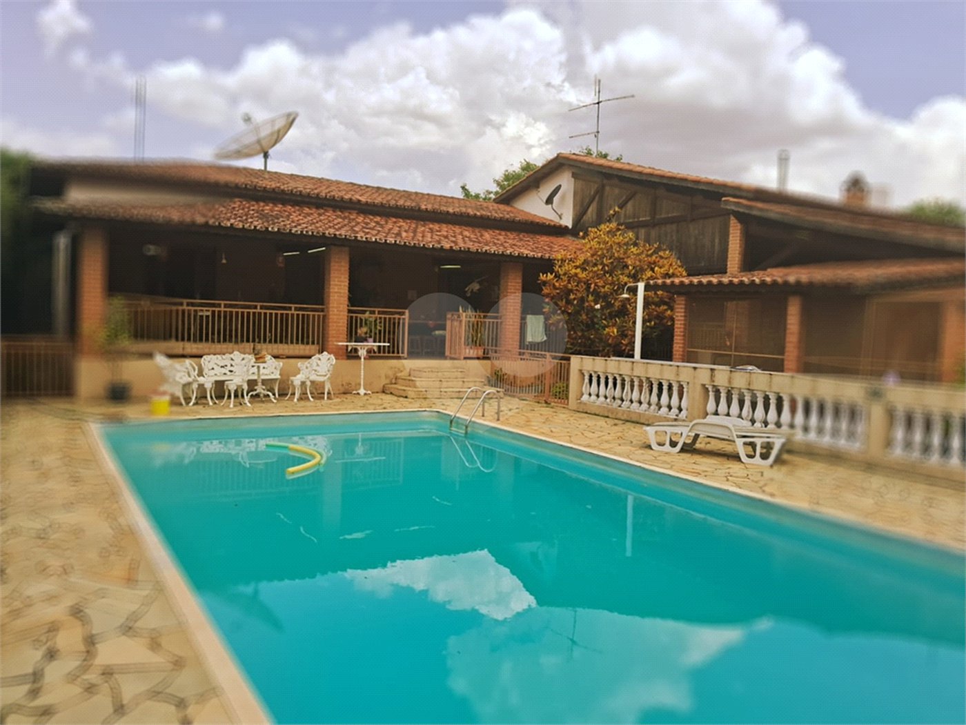 Casa à venda com 3 quartos, sendo 1 suíte, no condomínio Acmti - Colinas do Mosteiro, Terras de Itaici e Recanto dos Pássaros, Indaiatuba - SP