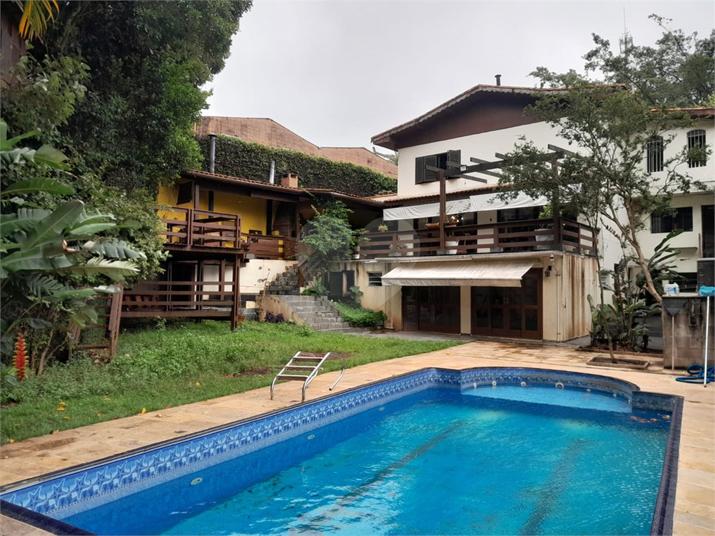 Sobrado à venda com 6 quartos, sendo 3 suítes, em Rolinópolis, São Paulo, SP