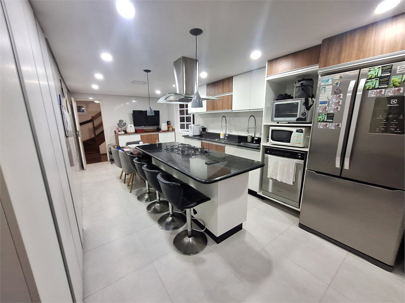 Casa à venda com 5 quartos, sendo 3 suítes,  no condomínio Vila Panamericana, São Paulo - SP