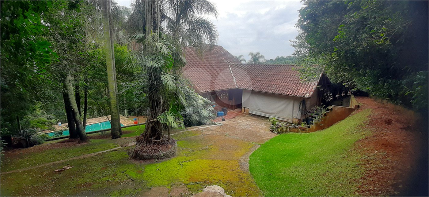 Casa à venda com 4 quartos, sendo 2 suítes, no condomínio Associação Reserva das Hortênsias, Mairiporã - SP