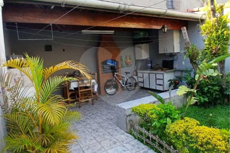 Sobrado à venda com 4 quartos, sendo 2 suítes, em Vila Constança, São Paulo, SP