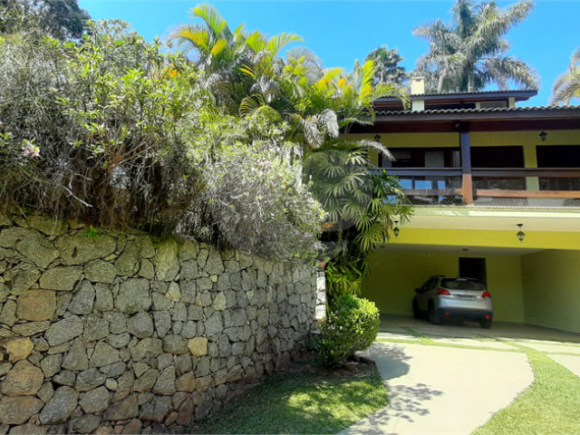 Casa à venda ou para alugar com 4 quartos, sendo 3 suítes,  no condomínio Sausalito, Mairiporã - SP