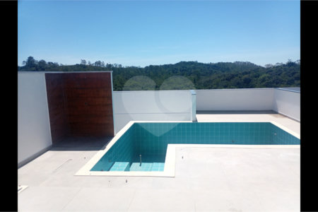 Sobrado à venda com 3 suítes em Cézar de Souza, Mogi das Cruzes, SP