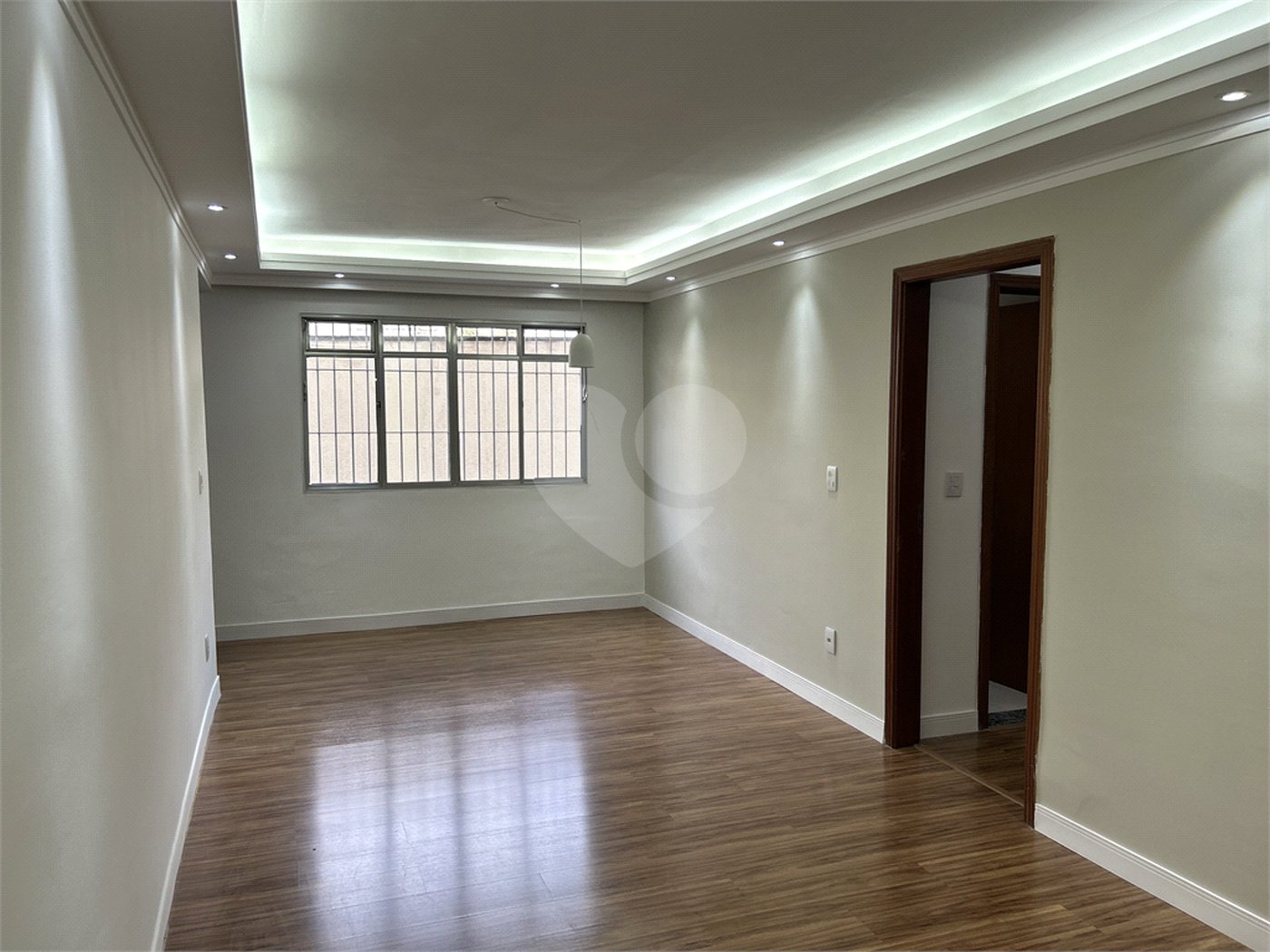 Apartamento à venda com 3 quartos, sendo 1 suíte,  em Vila Lavínia, Mogi das Cruzes, SP