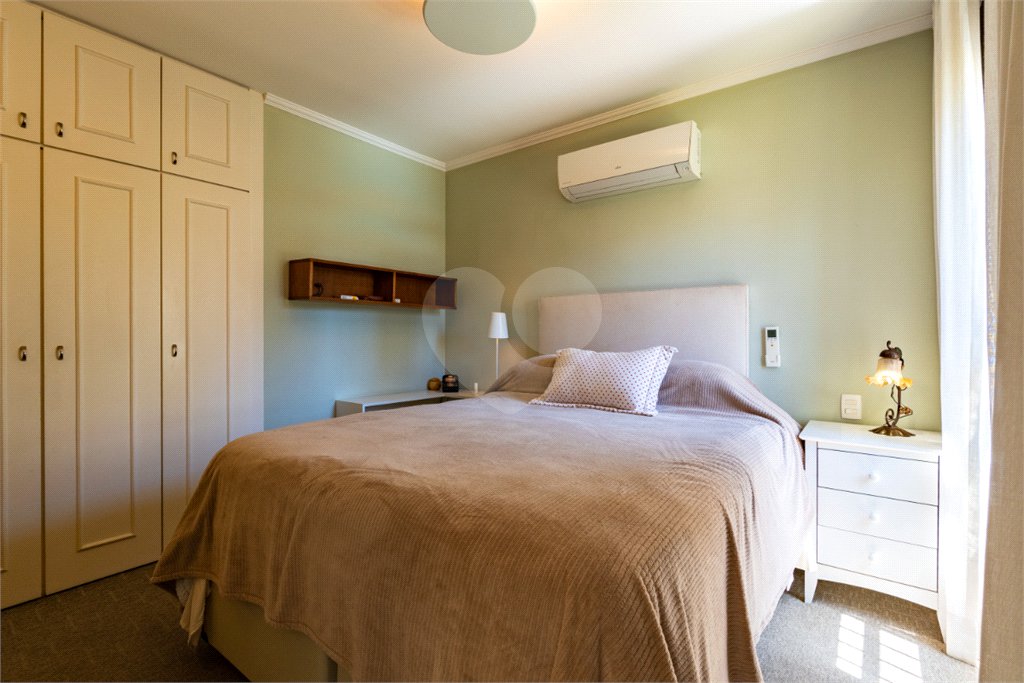 Apartamento à venda com 3 quartos, sendo 1 suíte, em Moema, São Paulo, SP