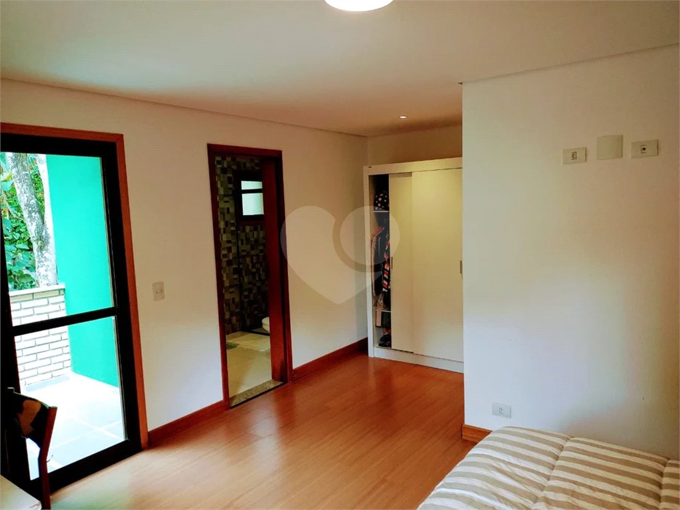 Casa à venda ou para alugar com 5 quartos, sendo 4 suítes, no condomínio Associação Reserva das Hortênsias, Mairiporã - SP