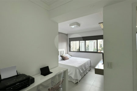 Apartamento à venda com 3 suítes em Jardim Prudência, São Paulo, SP