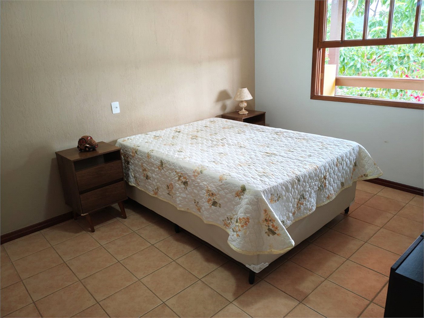 Casa à venda com 4 quartos, sendo 2 suítes,  em Country Residencial Felix, Bom Jesus dos Perdões, SP