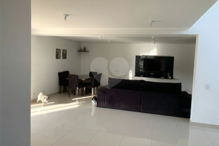 Casa à venda com 3 suítes no condomínio Altos de São Roque, São Roque - SP
