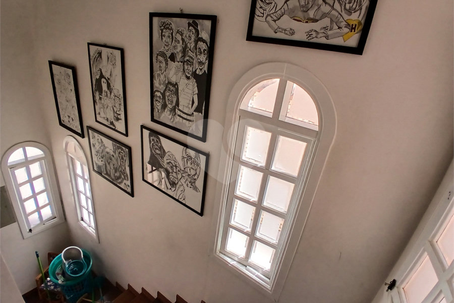 Sobrado à venda com 8 quartos, sendo 2 suítes, em Tremembé, São Paulo, SP