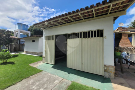 Casa à venda com 4 quartos, sendo 2 suítes, no Centro, Santa Cruz Cabrália, BA